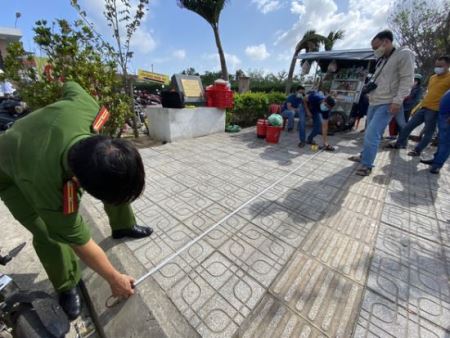 Bị nhắc nhở vì vào bệnh viện chọc nữ nhân viên, một thanh niên đâm bảo vệ